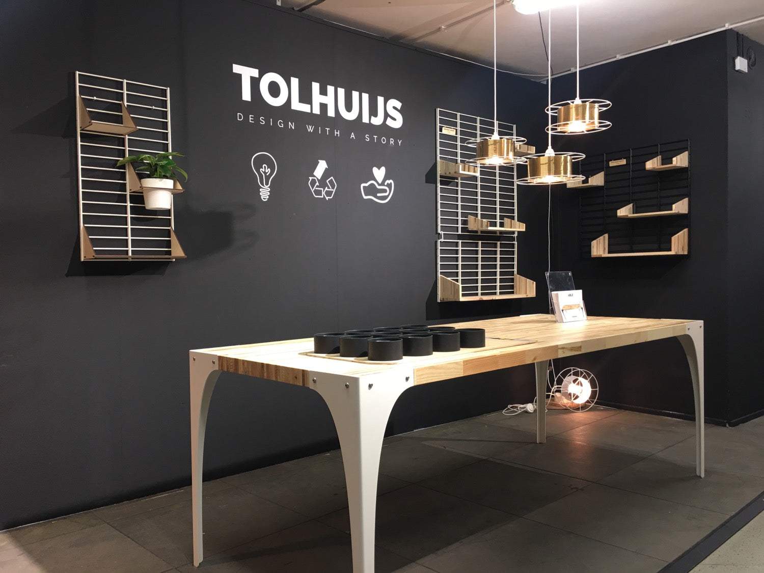 Sustainable designtafel, duurzaam wandrek, circulaire duurzame hanglampen